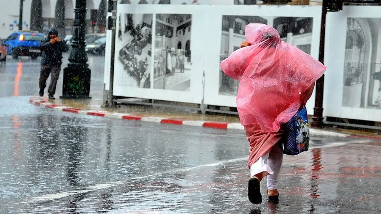 تحذير رسمي.. كتل هوائية باردة وثلوج كثيفة تضرب 10 أقاليم مغربية باكرًا